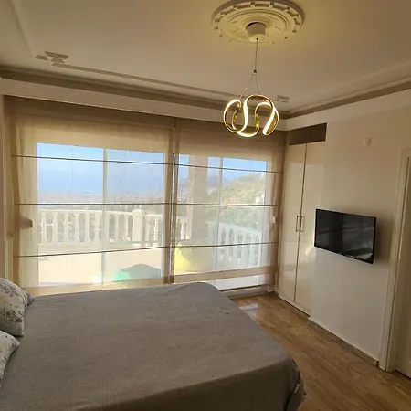 уютная с шикарным панорамным видом Apartman *